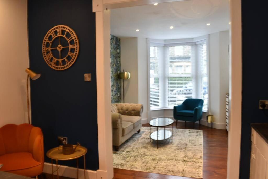 The Cheltenham, Stylish 1-Bed Victorian Apartment Harrogate Buitenkant foto